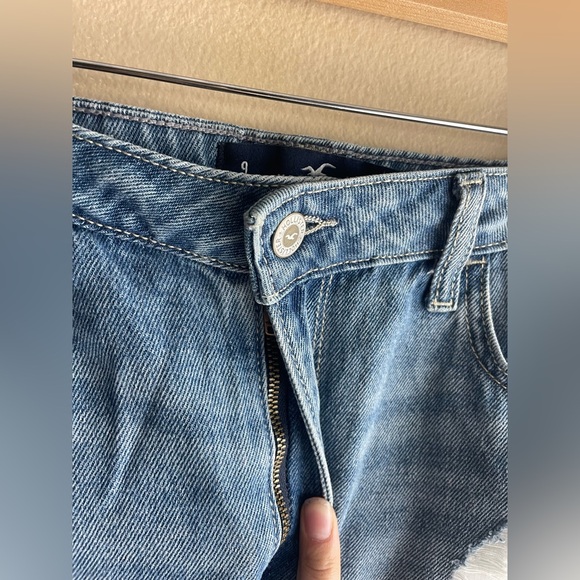 Hollister Women Distressed Ultra High Rise Skirt Size 29 - Picture 2 of 9